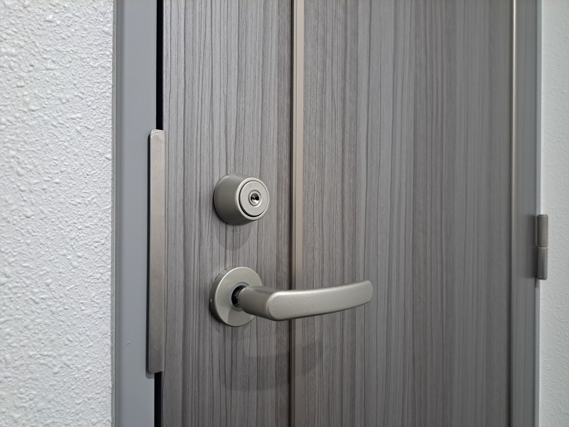 ロイヤルホームセンターで玄関鍵交換はできる？費用相場や依頼先・DIYの最適解をわかりやすく解説 | 悠ホーム