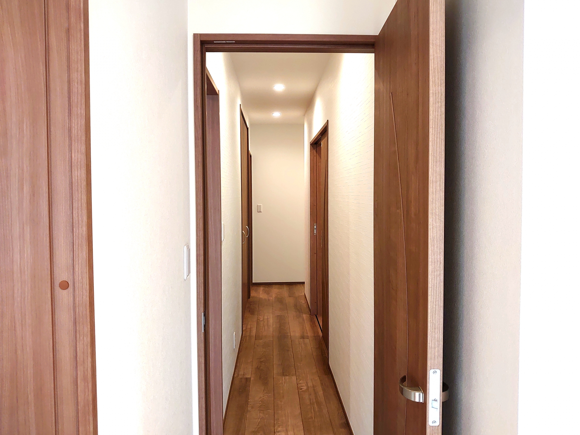 室内ドアの色褪せ補修で即解決！DIY手順や費用比較で失敗ゼロの秘訣 