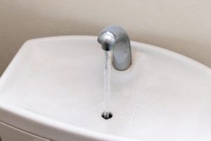 トイレの水タンク