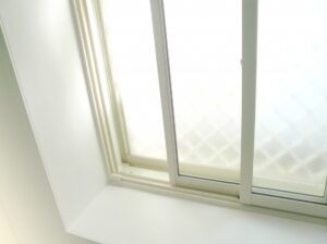 出窓のサッシ