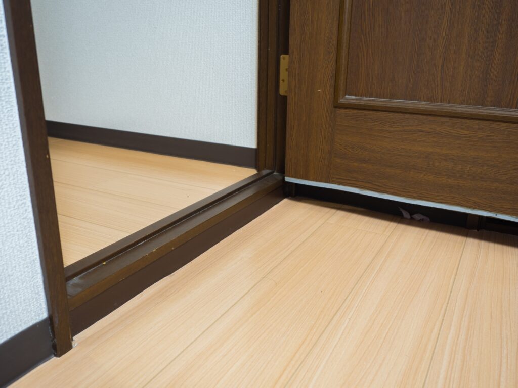 段差のあるフローリング