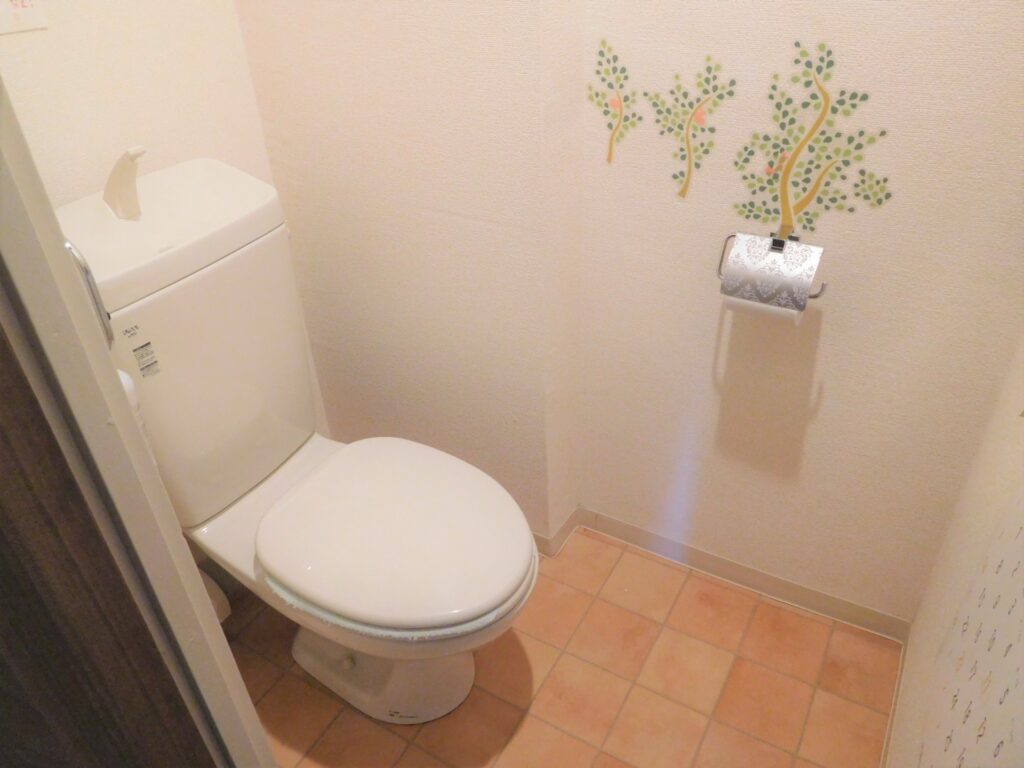 トイレのタイル床
